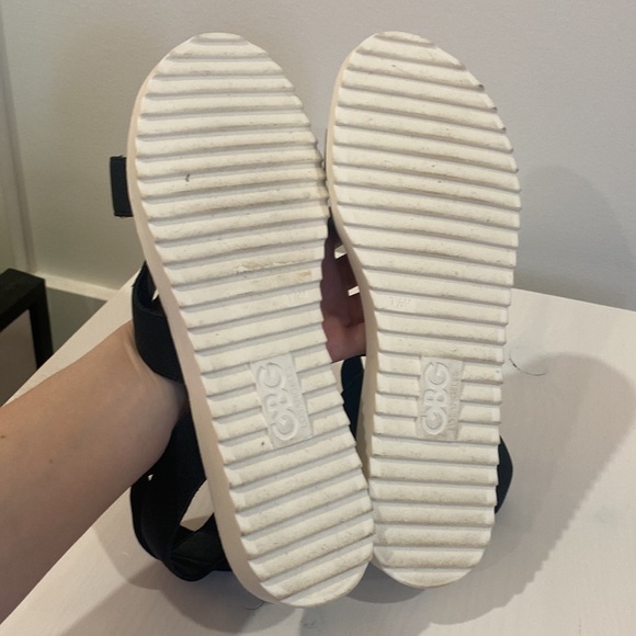 GBG L.A. Black Sandal with Small Platform - Picture 11 of 11